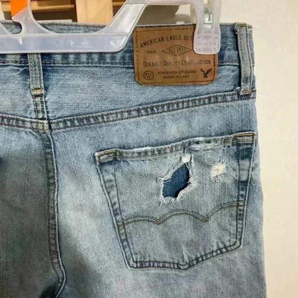 American Eagle Outfitters Made To Last Slim Distressed Mens light wash Jeans Siz - Picture 4 of 8